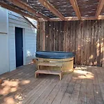 Au Calme, Jardin, Piscine, Jacuzzi Villa