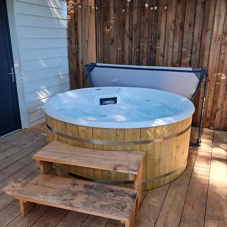Vila Au Calme, Jardin, Piscine, Jacuzzi *