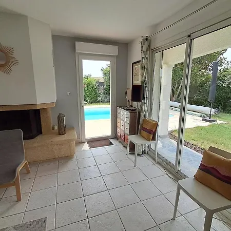 Vila Au Calme, Jardin, Piscine, Jacuzzi Saussan