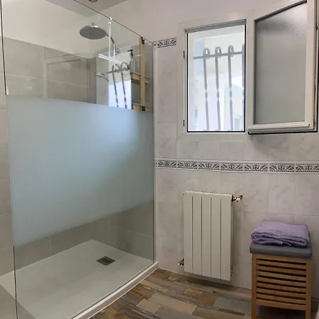 Au Calme, Jardin, Piscine, Jacuzzi Vila