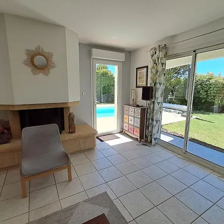 Vila Au Calme, Jardin, Piscine, Jacuzzi *