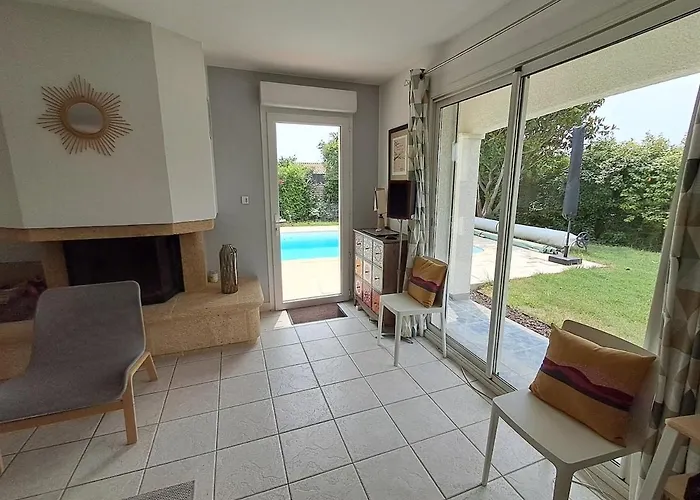 Villa Au Calme, Jardin, Piscine, Jacuzzi Saussan