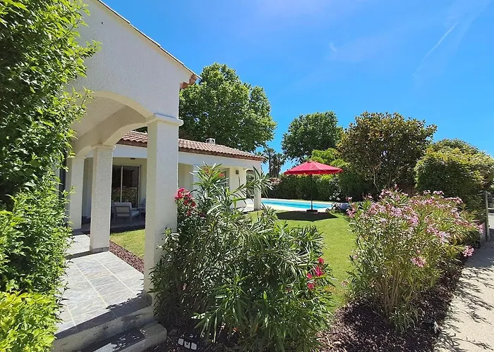 Au Calme, Jardin, Piscine, Jacuzzi * Saussan