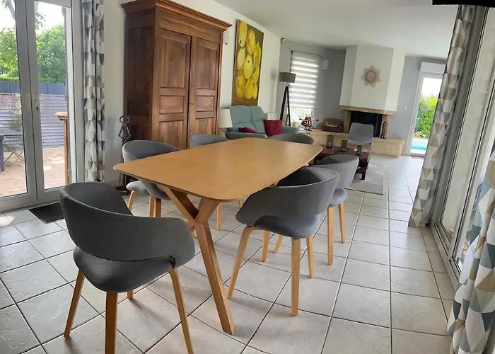 Au Calme, Jardin, Piscine, Jacuzzi Villa Saussan