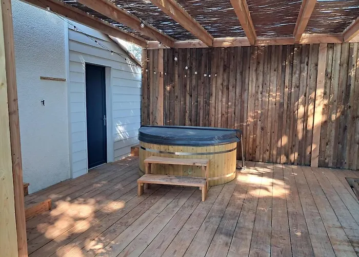 Au Calme, Jardin, Piscine, Jacuzzi Villa